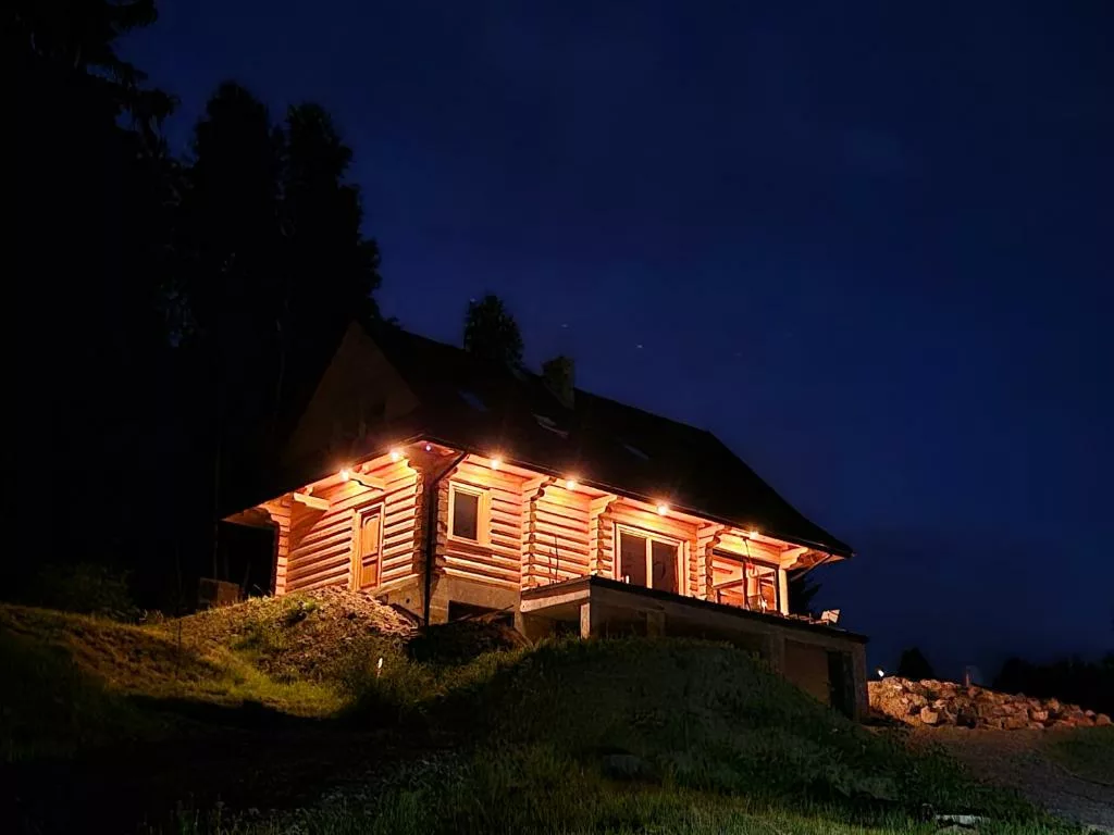SPAcowka - outside, night SPAcowka - outside, house, night